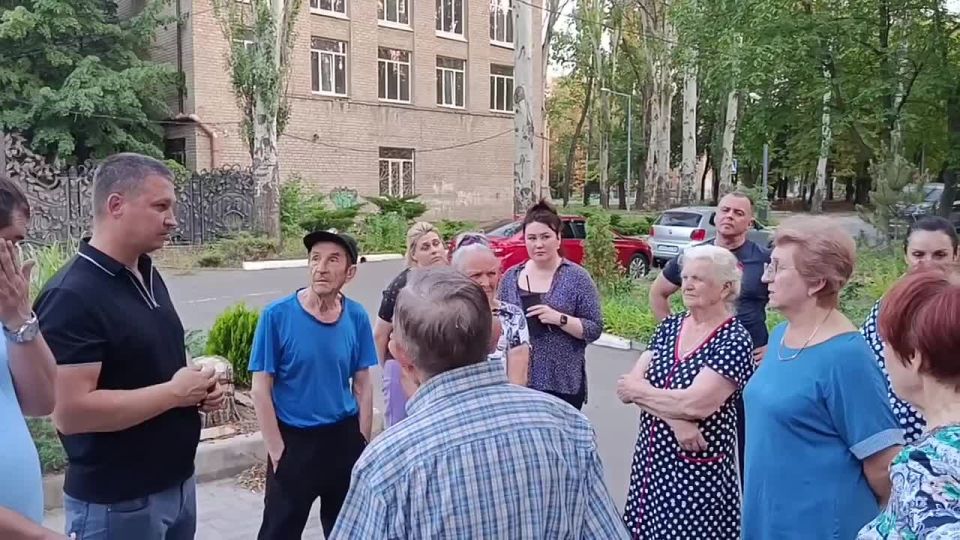 Очередной сход граждан в Донецке: обсуждение актуальных вопросов с представителями коммунальных служб