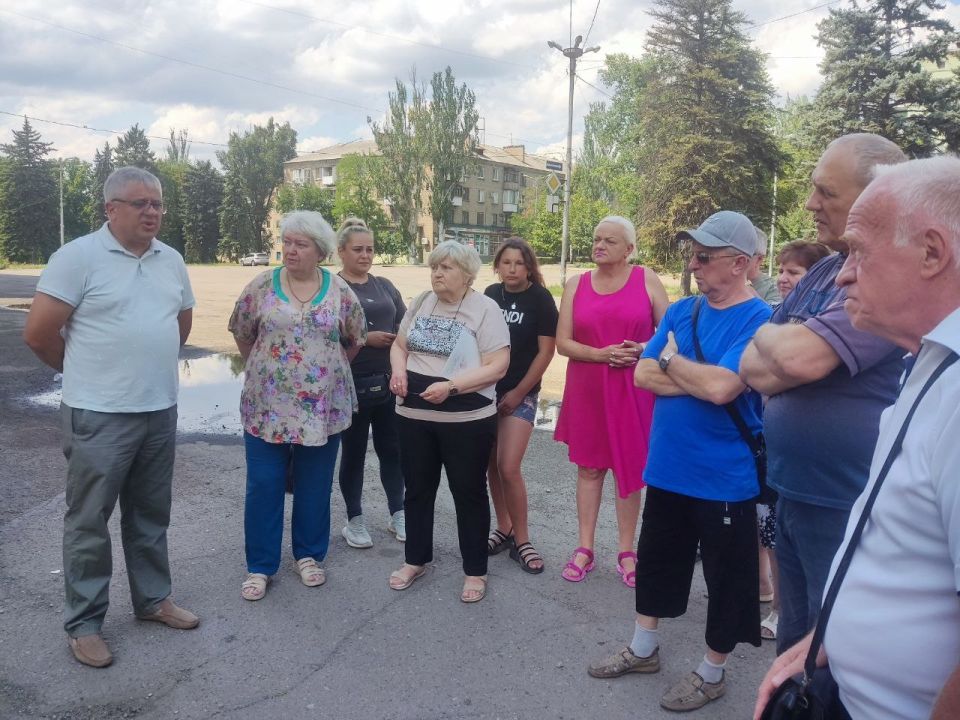 Юрий Будрин: Сегодня, 14 июля 2025 года, в рамках проекта "Управдом", реализуемого Единой Россией, в Кировском районе г. Донецка, по адресу ул. Карла Маркса 10 прошла встреча с жителями