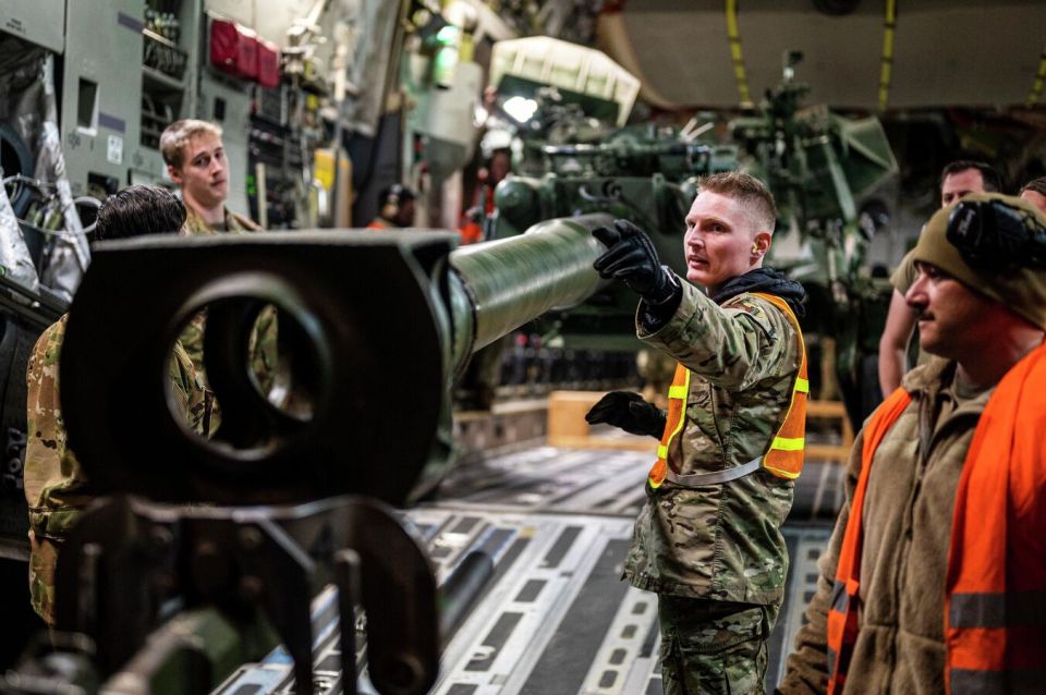 Поставки оружия Украине не прекращались, считает эксперт