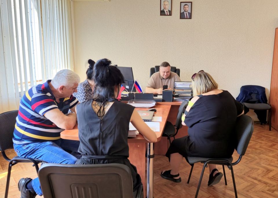 Иван Адамец: Заместитель руководителя Управы Куйбышевского внутригородского района Администрации городского округа Донецк Алексей Шлапак провел прием граждан