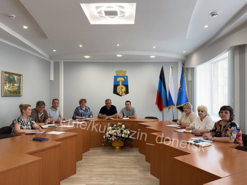Алексей Кулемзин: Провел совместное рабочее совещание с Министром образования и науки ДНР Олегом Трофимовым