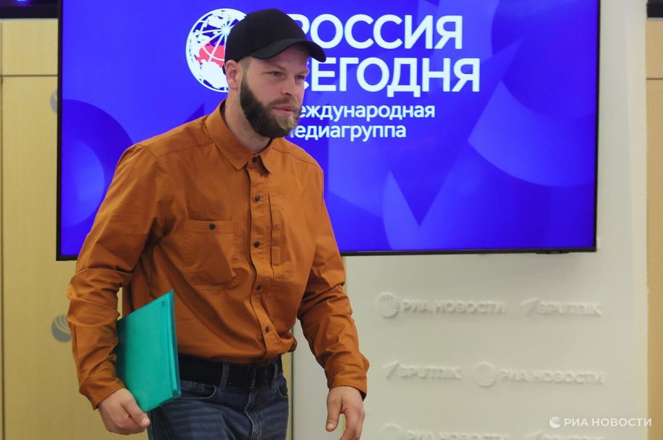 Мартиндейл не исключил, что в США подвергался бы угрозам украинцев