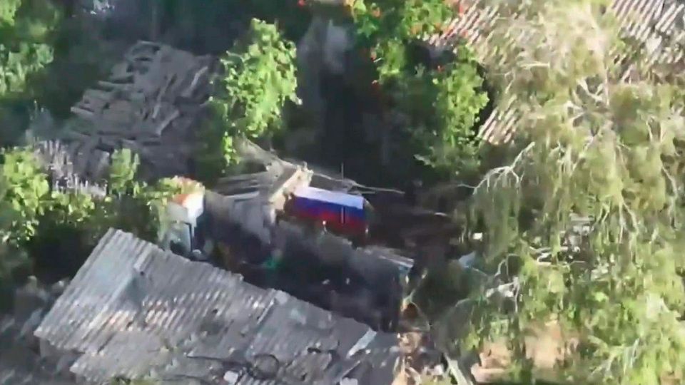 Российский флаг подняли в освобожденном селе Новохатское в ДНР: видео