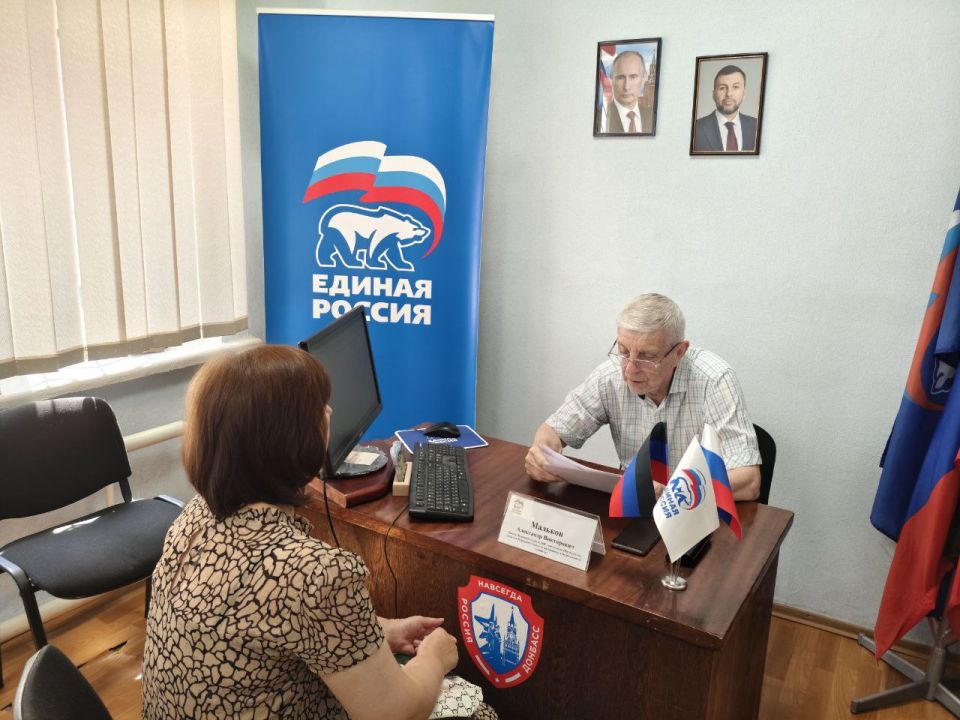 Прием граждан. Сегодня, 17 июля 2025 года в Пролетарском районе г. Донецка состоялся приём граждан в Общественной приемной Общественного Движения «Донецкая Республика» и Всероссийской политической партии «Единая Россия»