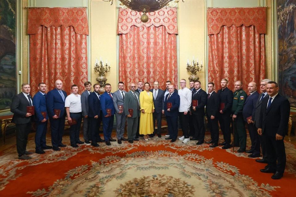 17 июля в Доме приемов МИД России с участием С.В.Лаврова состоялась церемония вручения дипломов ветеранам СВО, успешно завершившим обучение в МГИМО МИД России по программе дополнительного профессионального образования...