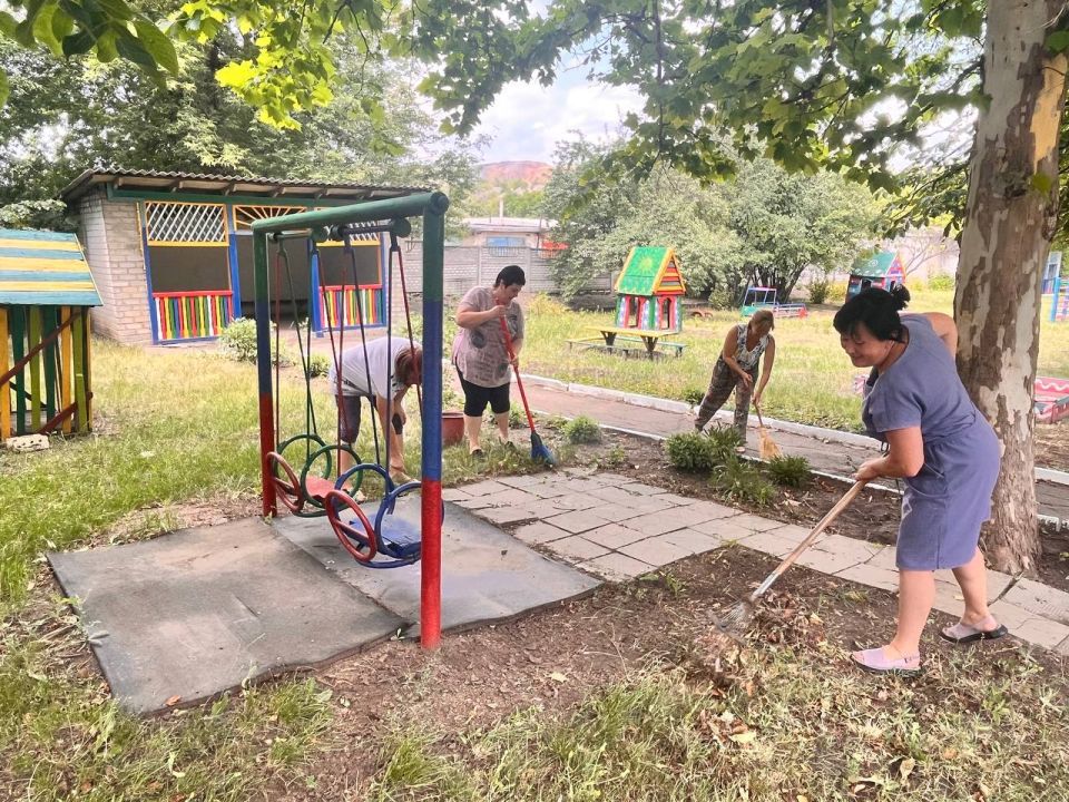 Юрий Будрин: Сегодня, 17 июля 2025 года, в рамках проекта «Городская среда», реализуемого Единой Россией жители Кировского района приняли участие в традиционной экологической акции «Чистый четверг»