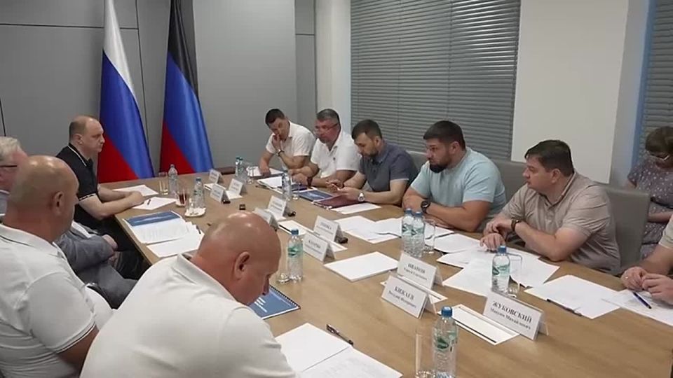 Вопросы переброски воды в обмелевшие водоемы, а также расселение граждан из аварийного жилья обсудили на совещании