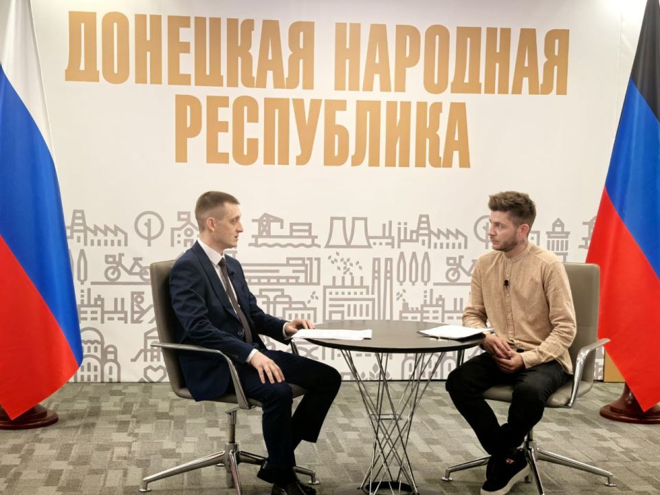 Александр Бондаренко: Провел очередной, уже традиционный, прямой эфир, посвященный актуальным вопросам от граждан о работе дорожно-транспортного комплекса Республики