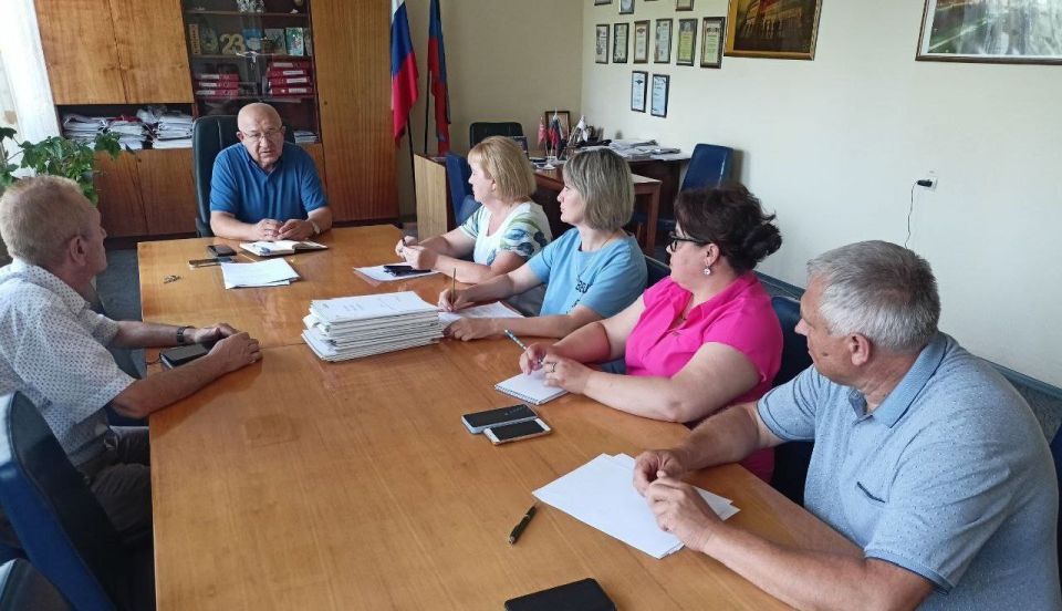 Наталья Бегуненко: Сегодня, 18 июля, первый заместитель руководителя Управы Петровского внутригородского района Администрации городского округа Донецк Плахутин Юрий Иванович провёл заседание комиссии по установлению...