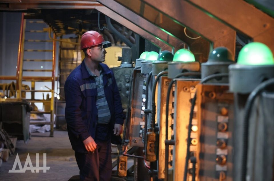 Около 4 млрд рублей направлено на развитие Донецкого металлургического завода