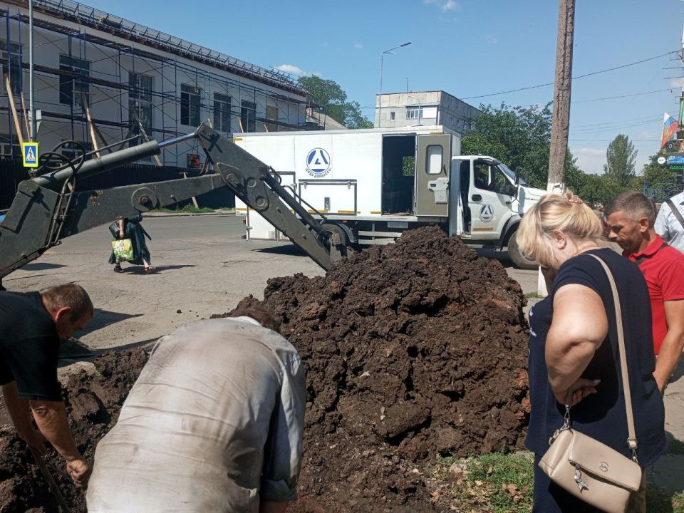 Андрей Бедило: По поручению Главы ДНР Дениса Владимировича Пушилина продолжаем работу по ликвидации порывов воды