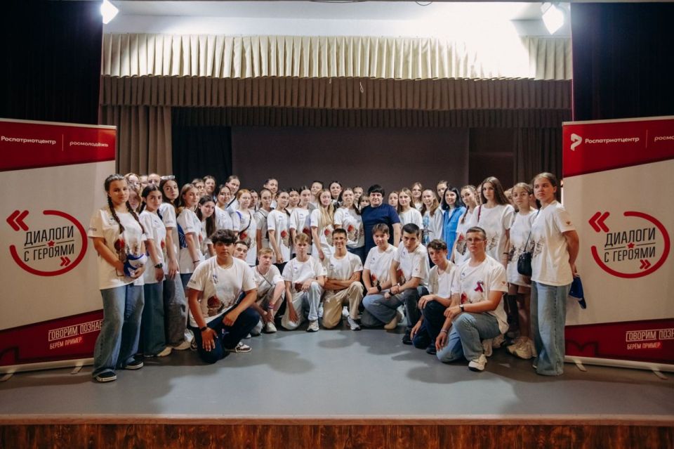 Гордимся своими Героями!. Во Всероссийском детском центре «Смена» молодёжь встретилась с добровольцем СВО, Героем Донецкой Народной Республики Ахрой Авидзба в рамках Всероссийского проекта «Диалоги с Героями»
