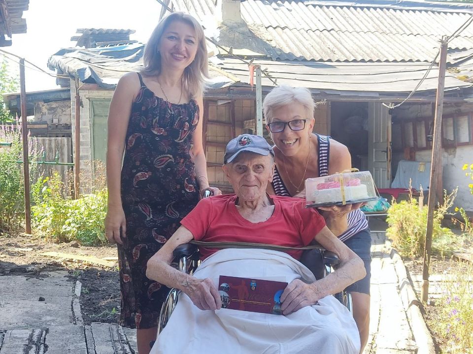 Юрий Будрин: Сегодня, 22 июля 2025 года, в рамках проекта "Старшее поколение", реализуемого Единой Россией, и. о. руководителя Управы Кировского внутригородского района Администрации городского округа Донецк ДНР Юлия...