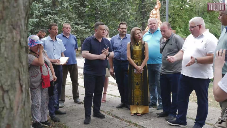 На прямой связи с жителями Республики: Председатель Народного Совета ДНР Константин Кузьмин и депутат Михаил Рымарь провели сход граждан с жителями поселков Жилкооп и Лидиевка в Кировском районе города Донецка