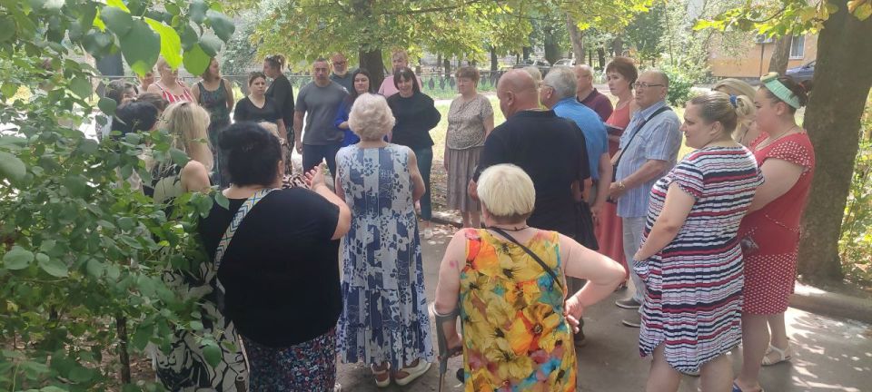 Василий Ткачук: Сегодня, 23 июля, руководитель Управы Калининского внутригородского района Администрации городского округа Донецк Елена Синецкая провела очередную встречу с жителями района на подведомственной территории по...