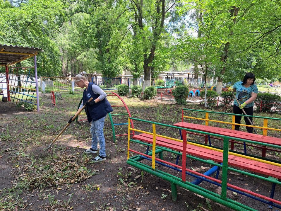 Юрий Будрин: Сегодня, 24 июля 2025 года, в рамках проекта «Городская среда», реализуемого Единой Россией жители Кировского района приняли участие в традиционной экологической акции «Чистый четверг»