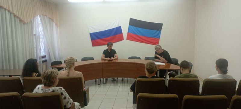 Валентин Левченко: Сегодня в Управе, в рамках мероприятий по профилактике наркомании, алкоголизма, табакокурения и употребления психоактивных веществ (ПАВ), проведена встреча с несовершеннолетними ребятами, состоящими на...