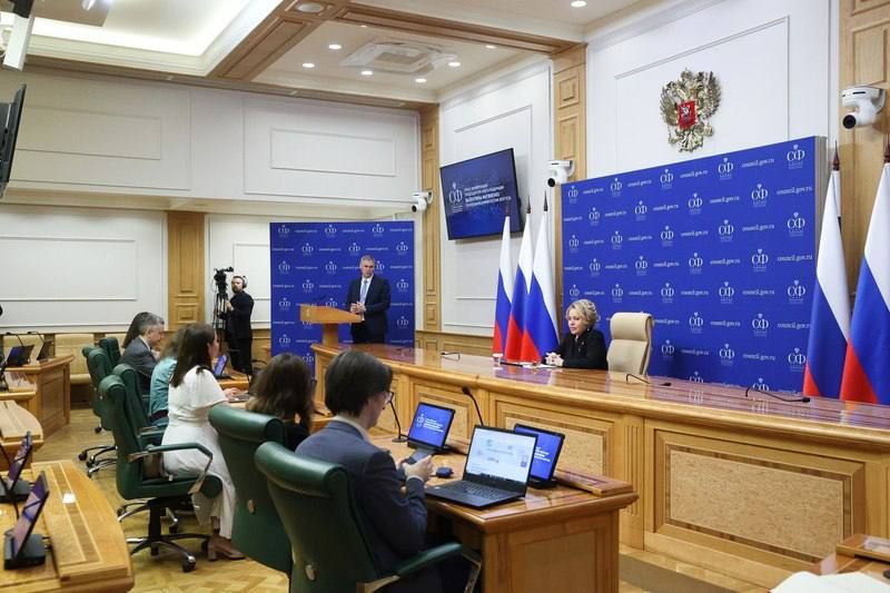 Александр Волошин: Сегодня Председатель Совета Федерации Валентина Ивановна Матвиенко подвела итоги весенней сессии верхней палаты парламента