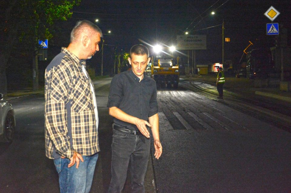 Заместитель Председателя Народного Совета ДНР Алексей Дорофеев и министр транспорта ДНР Александр Бондаренко оценили ход ремонта дорог в Ленинском районе Донецка