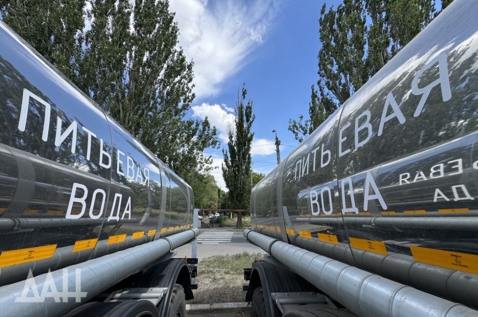 В Донецк прибыли 75 водовозов и 50 аварийных бригад из Москвы