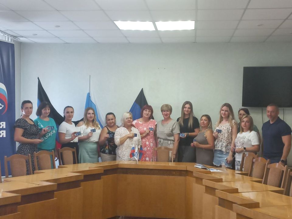 Сегодня, 25 июля, в Пролетарском внутригородском районе прошла встреча с трудовым коллективом Клиентской службы (на правах отдела) в Пролетарском районе г. Донецка отделения Фонда пенсионного и социального страхования...