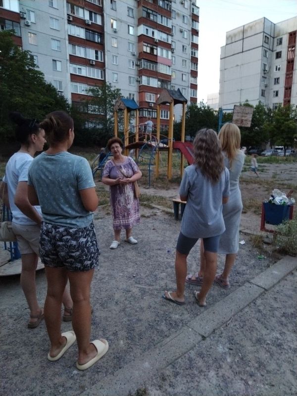 Юрий Будрин: 25 июля 2025 года, заместитель председателя городского Совета ветеранов, лидер общественного мнения, Татьяна Гнеушева провела встречу с молодёжью микрорайона "Широкий"