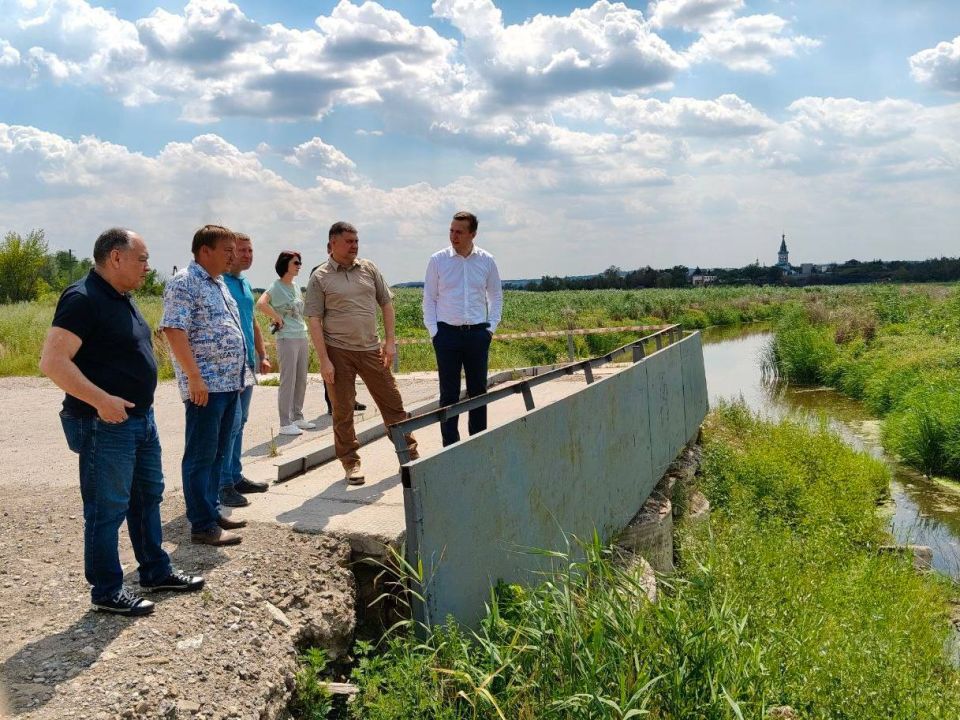 Владимир Ежиков: Вопрос водоснабжения Донецкой Народной Республики на контроле не только региональных властей, но и федеральных – с заместителем министра природных ресурсов и экологии России Дмитрием Тетенькиным выехали на...