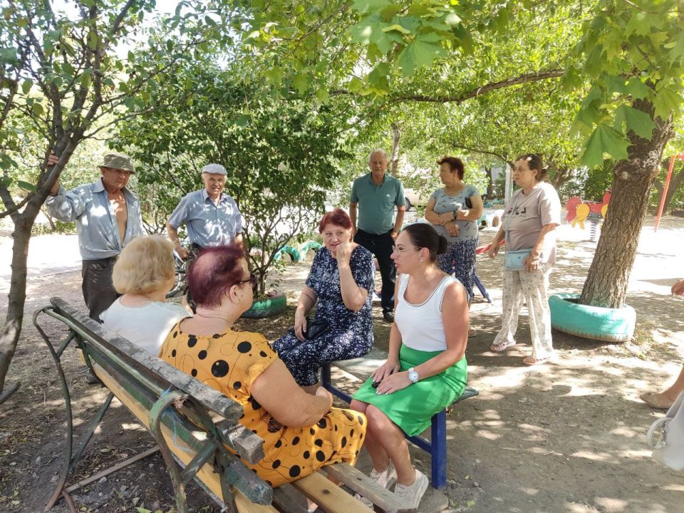 Продолжаются сходы с жителями Ленинского района города Донецка