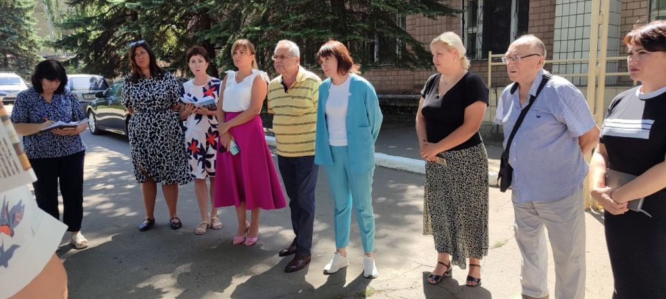 Василий Ткачук: Сегодня, 29 июля, по поручению Главы ДНР Дениса Пушилина, Руководитель Управы Калининского внутригородского района Администрации городского округа Донецк Елена Синецкая провела очередную встречу с жителями...