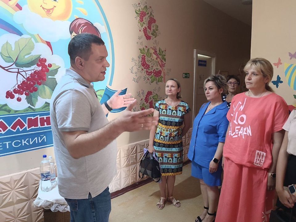 Ольга Колударова: Встретился с педагогическим коллективом и родителями детского сада №352 в Кировском районе Донецка