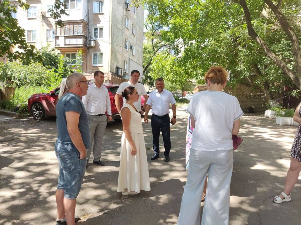 Продолжаются сходы с жителями Ленинского района города Донецка