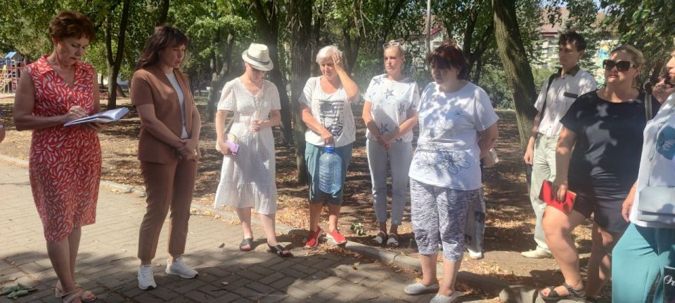 Василий Ткачук: Сегодня, 30 июля, по поручению Главы ДНР Дениса Пушилина, Руководитель Управы Калининского внутригородского района Администрации городского округа Донецк Елена Синецкая провела встречу с жителями района на...