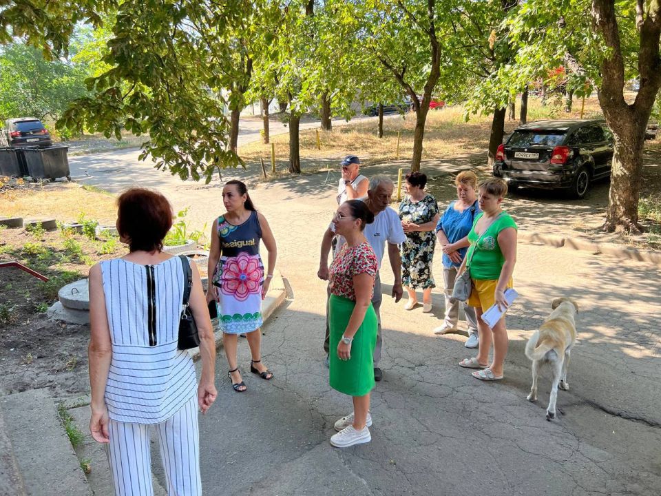 Продолжаются сходы с жителями Ленинского района города Донецка