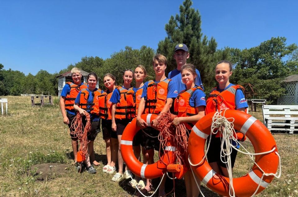 Донецкие добровольцы ВСКС отработали тактику спасения утопающих