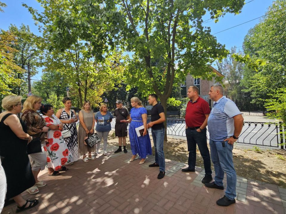 По поручению Главы ДНР Дениса Пушилина в Ворошиловском внутригордском районе продолжаются встречи с населением