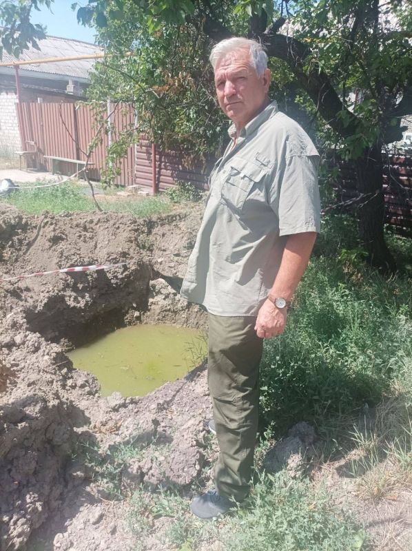 Председатель #Комитет_по_здравоохранению_охране_материнства_и_детства Виктор Ищенко выехал по адресу улица Новочеркасская, дом 180 и зафиксировал порыв линии водоснабжения