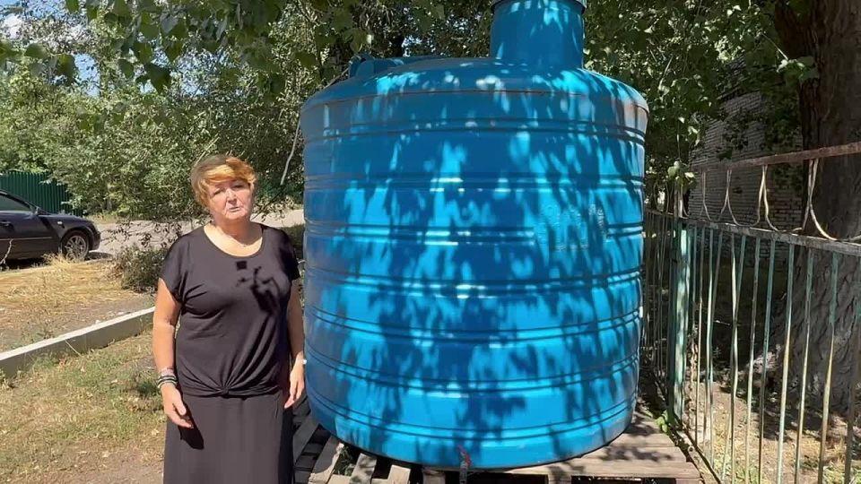 Иван Адамец: Для обеспечения жителей Куйбышевского внутригородского района технической водой, на улице Грекова, 70-74 установлена соответствующая ёмкость для забора воды населением