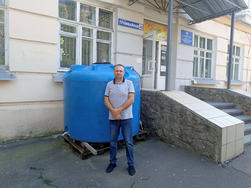 Татьяна Копылова: По поручению Главы ДНР Дениса Пушилина, с целью обеспечения населения водой в Ворошиловском районе Донецка, установлена ёмкость для разбора технической воды по адресу: ул. Трамвайная, 36 ...