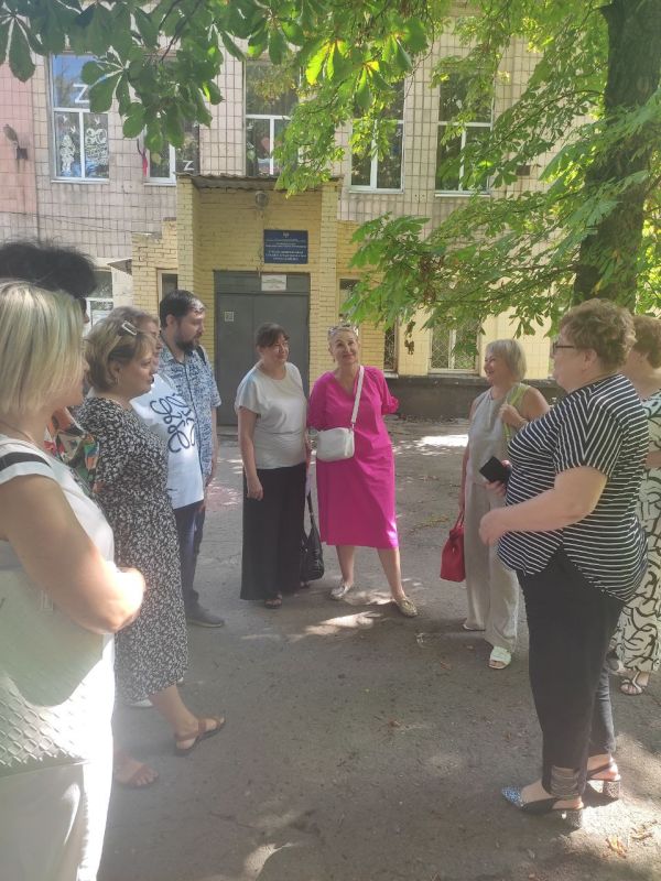 Валентин Левченко: По поручению Главы ДНР Дениса Пушилина заместитель главы администрации городского округа Донецк , Светлана Везденко, провела встречу с руководителями образовательных учреждений по вопросу обеспеченности...