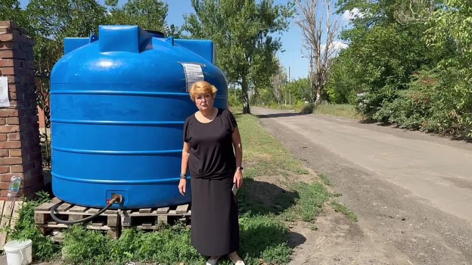 Иван Адамец: Для обеспечения жителей Куйбышевского внутригородского района технической водой, на проспекте Манежный, 46 установлена соответствующая ёмкость для забора воды населением