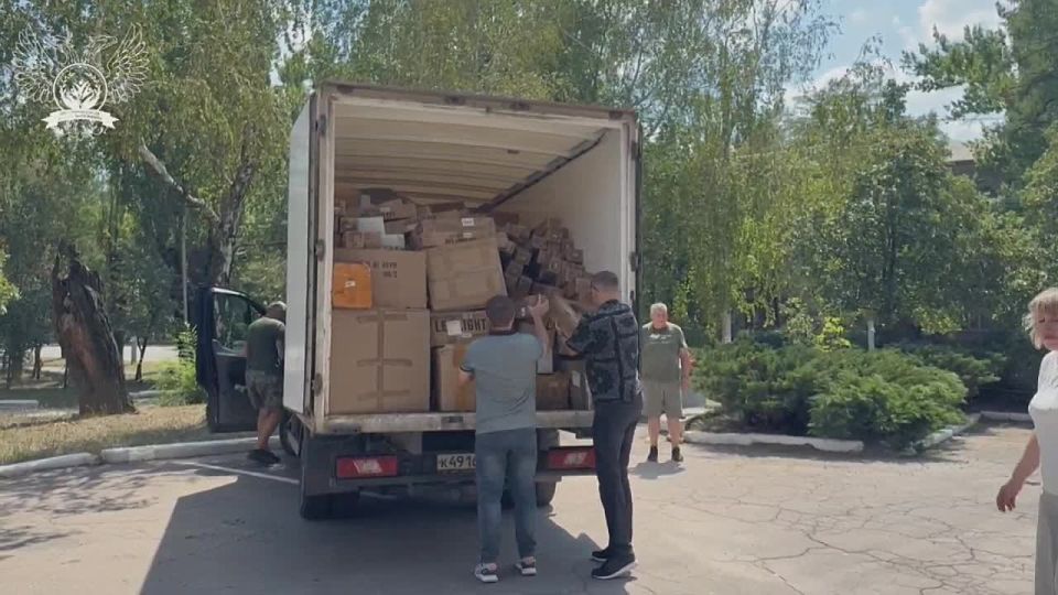 При поддержке Cенатора Российской Федерации от ДНР Александра Волошина и Уполномоченного по правам ребенка в ДНР Светланы Малахай, фондом «Русский мир» был организован сбор и отправка благотворительного гуманитарного груза