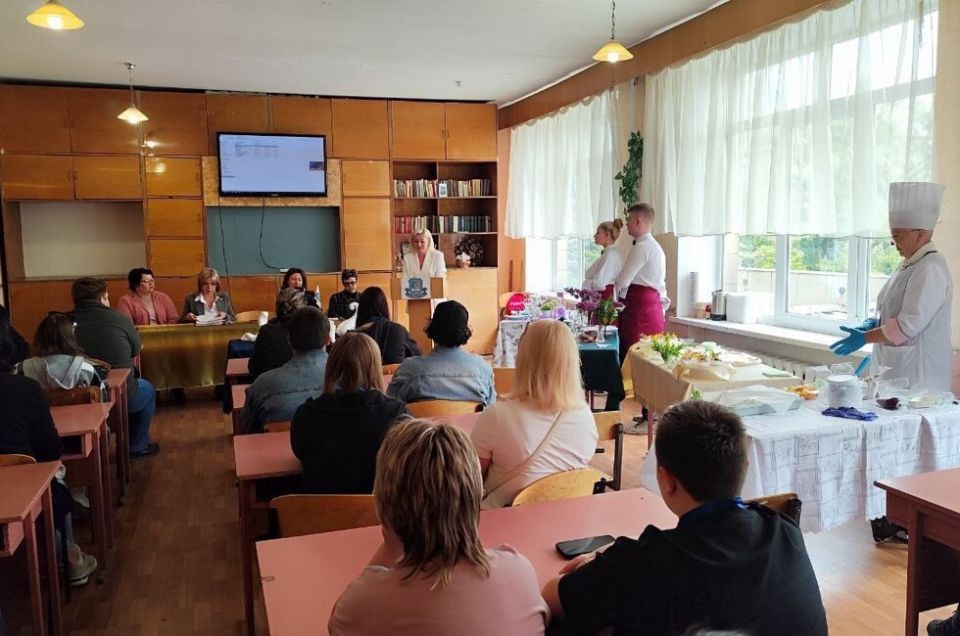 Куда пойти учиться в ДНР: Донецкий колледж пищевых технологий и торговли