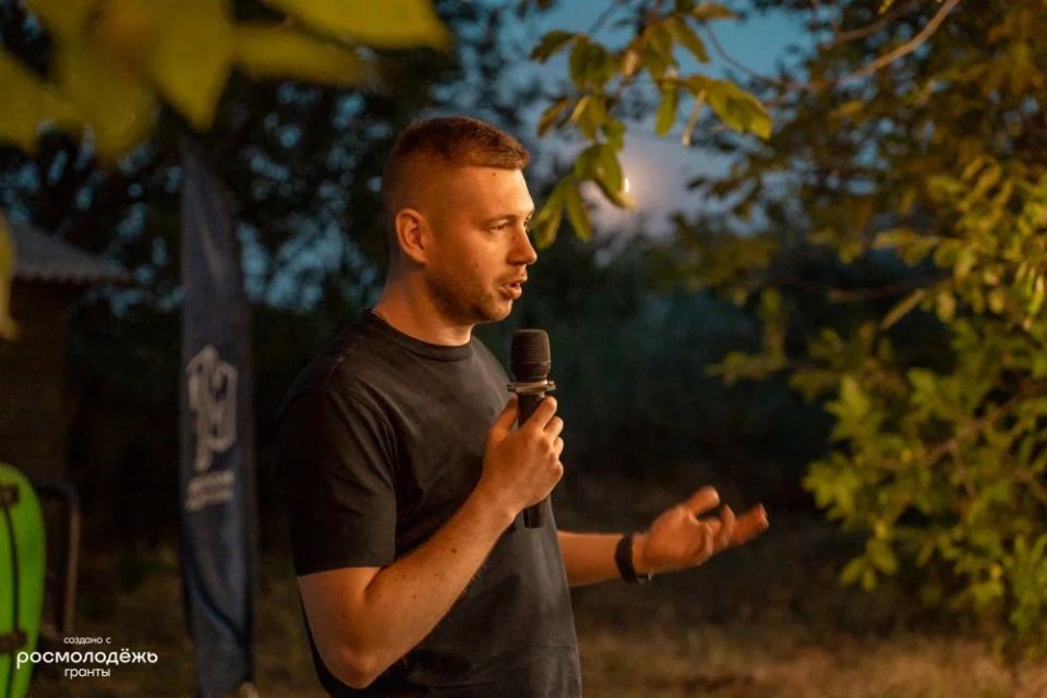 Председатель #Комитет_по_молодежной_политике_и_патриотическому_воспитанию Роман Удалов (фракция «Единая Россия») пообщался с участниками Форума «НЕМОРЕ» для активистов ДРО ВОО «Молодая Гвардия Единой России» ДНР