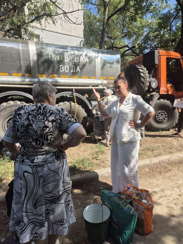 Альбина Афенченко: Сегодня я посетила жителей по улице Калужская, 34, где была доставлена вода