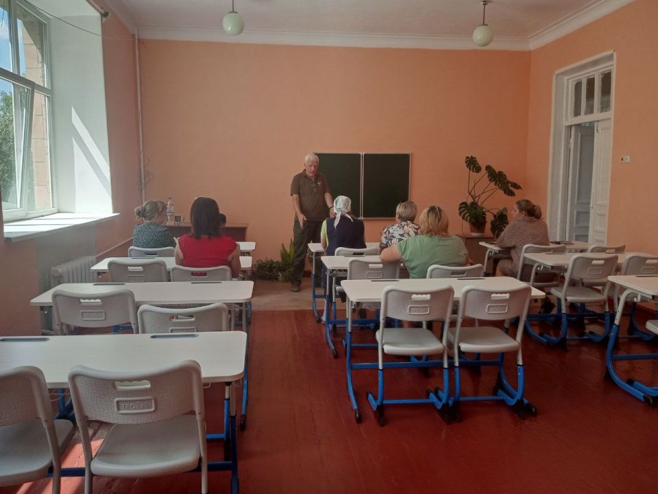 Андрей Бедило: Сегодня, 6 августа 2025 года, в рамках схода граждан на Центральном поселке в ОШ №4 встретился и обсудил волнующие вопросы местных жителей