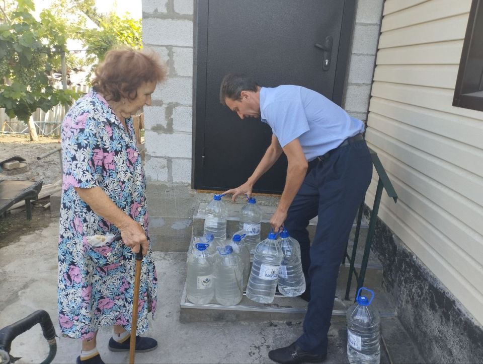 Юрий Будрин: В Управу Кировского района обратились жители за помощью по организации снабжения малоподвижных и пожилых жителей района водой