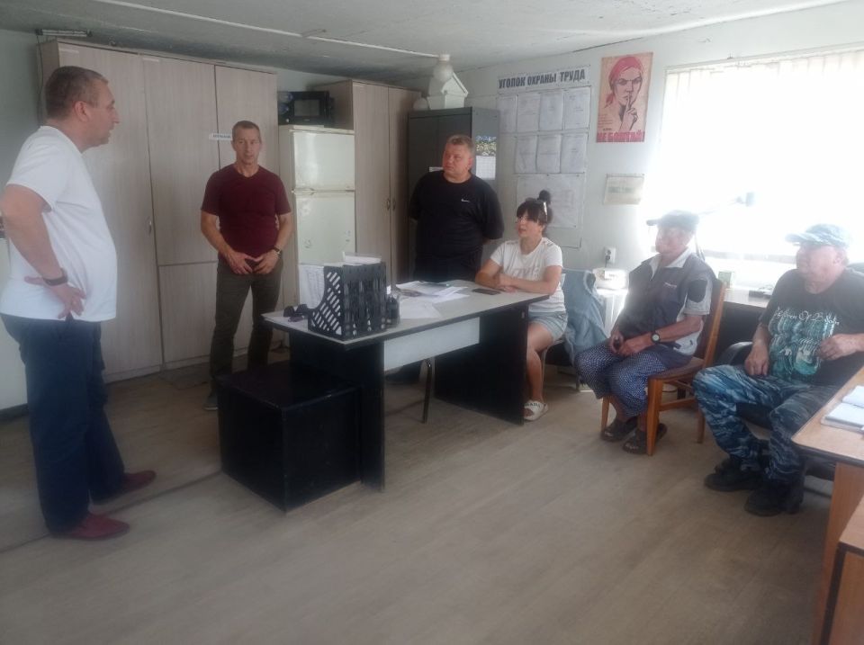 Юрий Будрин: Сегодня, 07 августа 2025 года, по поручению Главы Республики Дениса Пушилина, в рамках проекта "Управдом", реализуемого Единой Россией, в Кировском районе г. Донецка прошла встреча с трудовым коллективом рынка...