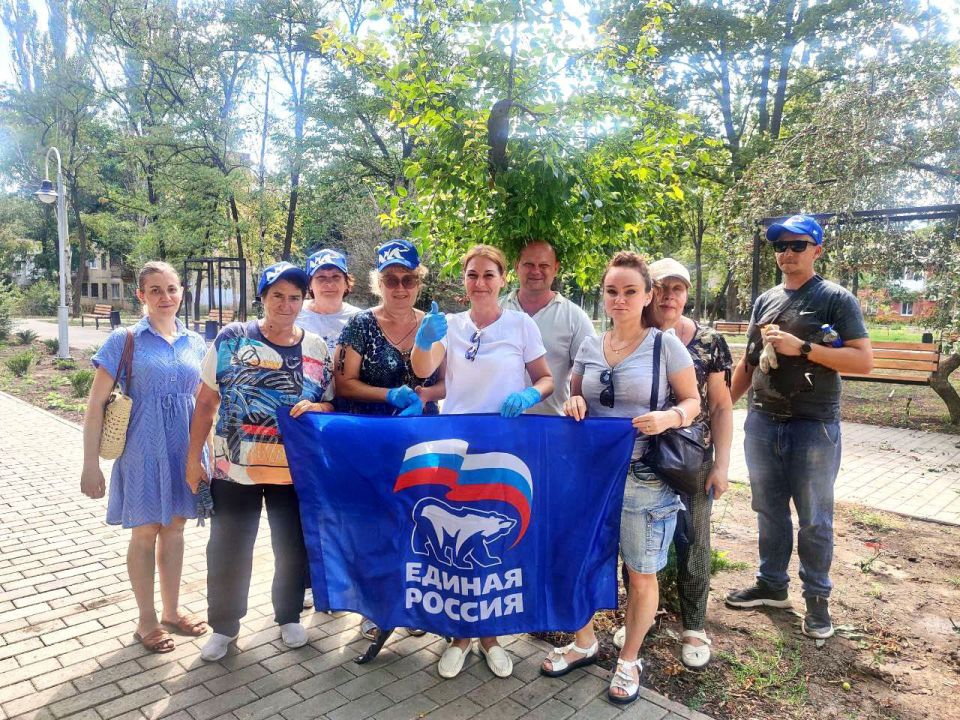 Василий Ткачук: Сегодня, 7 августа, в рамках партийных проектов "Чистая страна", "Школа ЖКХ" Всероссийской политической партии «Единая Россия» Управой Калининского внутригородского района Администрации городского округа...