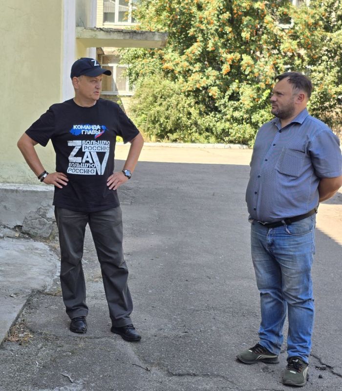 Дмитрий Огилец: По поручению Главы Донецкой Народной Республики провел сход граждан на своём округе в городе Харцызске, на улице Октябрьской