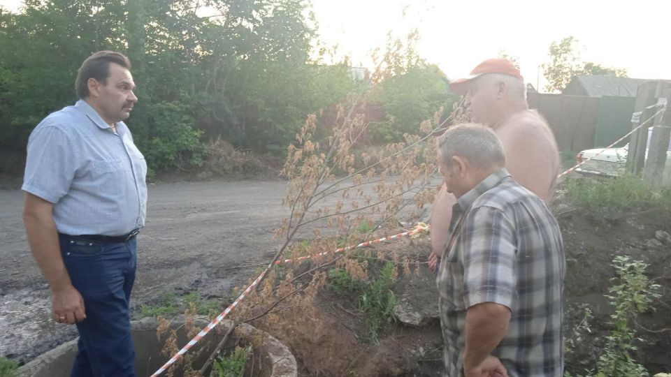 Юрий Будрин: По поручению Главы Республики Дениса Пушилина, в рамках проекта "Управдом", реализуемого Единой Россией, в Кировском районе г. Донецка прошел сход с жителями микрорайона "Абакумова" по ул. Кирова, 445